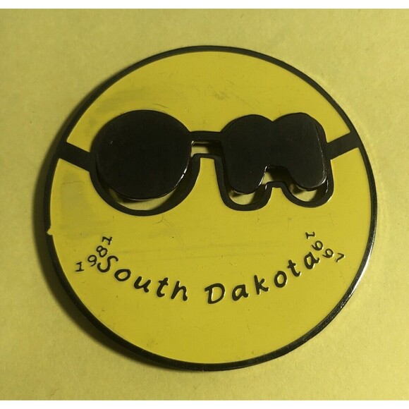 1981-1997 South Dakota OM Smiley Face , Odyssey of The Mind OM 2 piece Pin - Picture 1 of 3